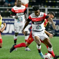 Con un hombre menos, Alajuelense empata ante Herediano en la ida de semifinal del Torneo de Copa