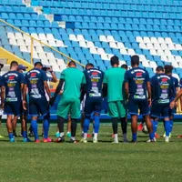 El Salvador suma una nueva baja para enfrentar a México