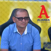 Jorge Rodríguez en el banco de Alianza FC.