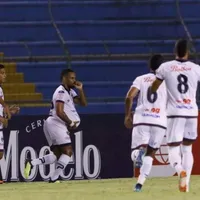 Armando Polo se mandó este golazo y Tauro avanzó