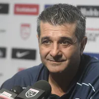 Diego Vázquez decidió no salir a dar la conferencia por la presencia de un periodista. (Foto: Concacaf)