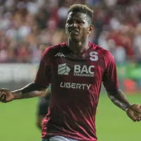 Fidel Escobar lidera estadística mundial con el Saprissa