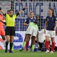 Árbitra hondureña fue 2 veces al VAR en misma jugada del Mundial Femenino