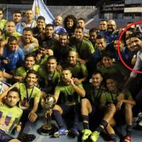 ‘Loco’ Abreu gritó “campeón” en El Salvador como DT y jugador