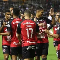 Bryan Ruiz seguirá "presente" en Alajuelense por tiempo indefinido