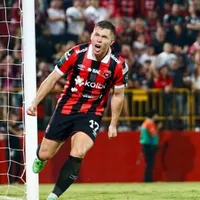 Carlos Mora no se olvida de Alajuelense.
