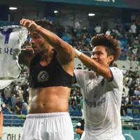 ¡Al estilo Messi y CR7! El icónico festejo que imitó Jonathan Moya tras darle el triunfo a FC Anyang
