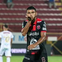 Johan Venegas fuertemente sancionado por insultar a aficionados