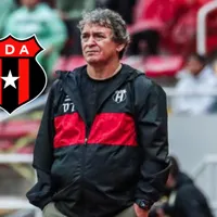 Machillo Ramírez lo quiere, pero Alajuelense le cerró las puertas: el 9 extranjero que pedía la afición no llegará a la Liga