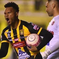 Rolando Blackburn fue elegido como uno de los mejores delanteros en Bolivia