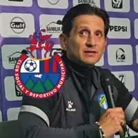 Ronald González en conferencia de prensa.
