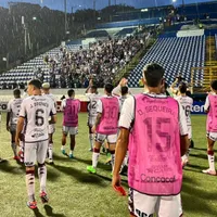 Saprissa quiere traer un delantero desde argentina.