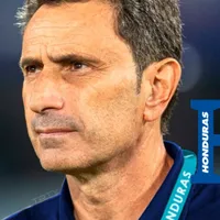 José Francisco Molina captado de la forma más inusual mientras confecciona la convocatoria de Honduras para el amistoso contra Perú