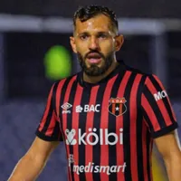 Jorge Álvarez quiere jugar en Alajuelense.