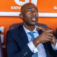 Paulo Wanchope en el banquillo de Saprissa.
