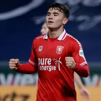 Manfred Ugalde se manifiesta por primera vez como jugador del Twente