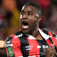 Joel Campbell lanzó una fuerte indirecta.