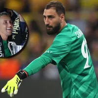 Donnarumma recibe un duro revés de un colega. (Foto: Getty Images)