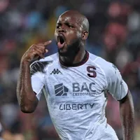 Javon East con Deportivo Saprissa.