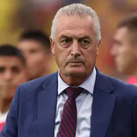 Gustavo Alfaro sufre la firmeza de la Federación de Costa Rica. (Foto: Getty Images)