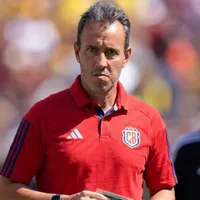 Fernando Batista pasó la escoba en la Sele.
