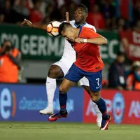 La H cae en una fiesta de manos en Chile