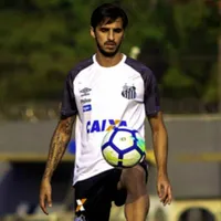 El Santos toma represalias contra Bryan Ruiz