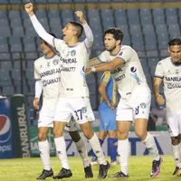 Comunicaciones anuncia la salida de uno de sus defensores