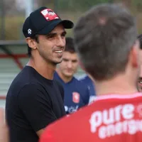 El emotivo encuentro de Bryan Ruiz con el FC Twente en el CAR Alajuelense [VIDEO]