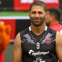 Álvaro Saborío se vestirá de rojinegro una vez más