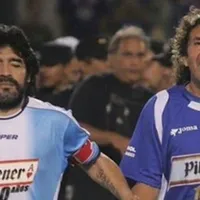 Diego Maradona y “El Mágico” González se enfrentaron en el estadio Cuscatlán