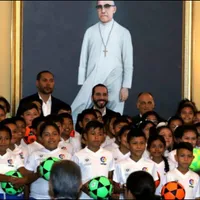 Nayib Bukele firmó histórico acuerdo para el fútbol de El Salvador