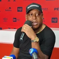Jugó en Saprissa y en la Selección de Costa Rica y no dudó en mostrar su apoyo a Hernán Medford