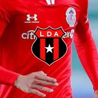 "Ya decidió": Alajuelense lo tentó con una oferta, pero terminó eligiendo a otro grande de Costa Rica