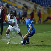 Panamá cae derrotado en un Estadio Cuscatlán en pésimas condiciones
