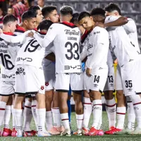 alajuelense-charla final en el terreno de juego