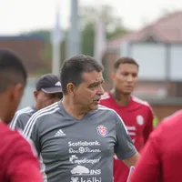 Los dos últimos entrenadores extranjeros que quedan en pie para dirigir a la Selección de Costa Rica