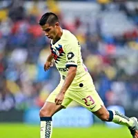 Aficionados del América destruyeron al Chucho López por su bajo rendimiento