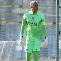 ¿Se queda? Keylor Navas llevó el brazalete de capitán en pretemporada con el PSG