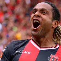 Jonathan McDonald se convirtió en el noveno máximo goleador de Primera