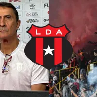 Alexandre Guimaraes en conferencia de prensa y la afición de Alajuelense.