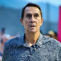 Alexandre Guimarães lo borró y se fue a Europa.