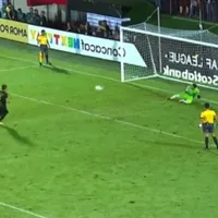 Jugador de Santa Tecla hizo ridículo con penal a lo ‘Panenka’ y el DT lo defendió