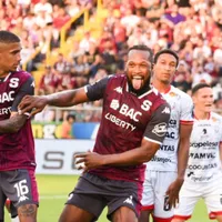 Kendall Waston es reconocido en el exterior.
