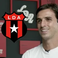 Jugó 584 partidos, ganó 10 títulos y retiraron su dorsal: la leyenda de Alajuelense que hizo emocionar a Bryan Ruiz