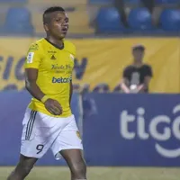 Los goles de Ronaldo Córdoba comienzan a llamar la atención en Sudamérica
