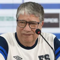 Bolillo Gómez en conferencia de prensa.