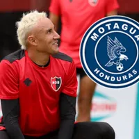 Keylor Navas entrenando con Newell's y el escudo de Motagua de Honduras.