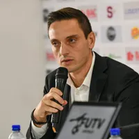 Sergio Gila sale a defender los préstamos de Saprissa vs. las ventas millonarias de Alajuelense