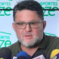 Fedefútbol expone a Jafet Soto. (Foto: La Nación)